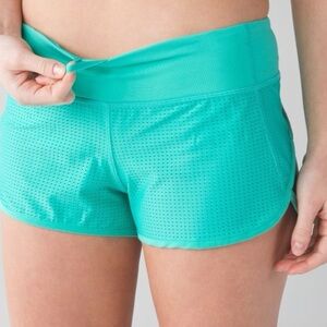 Lululemon Speed Mesh Shorts 2.5” Shorts in Bali Breeze Limited Edition Size 8